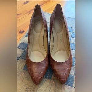 NWT Size 7 Nine West Cal 9x9 Brown Faux Crocodile Dress Wedge Pumps